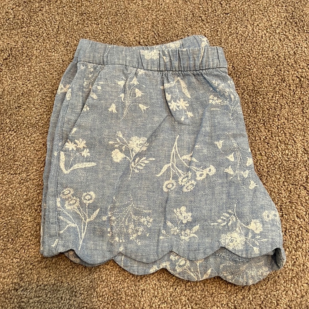 Women’s Old Navy floral/denim look-alike shorts (size L)
